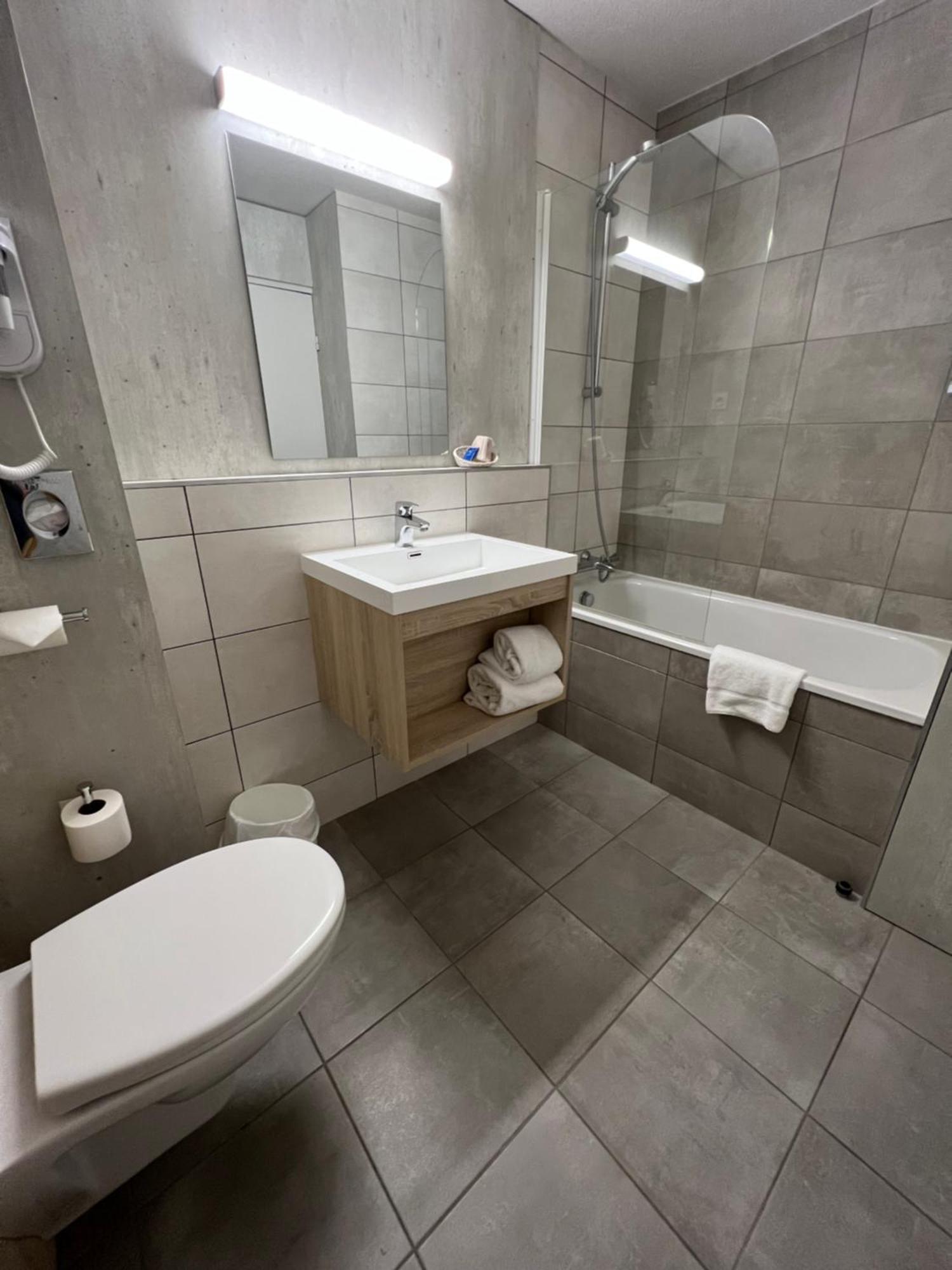 Brit Hotel Landivisiau Zewnętrze zdjęcie