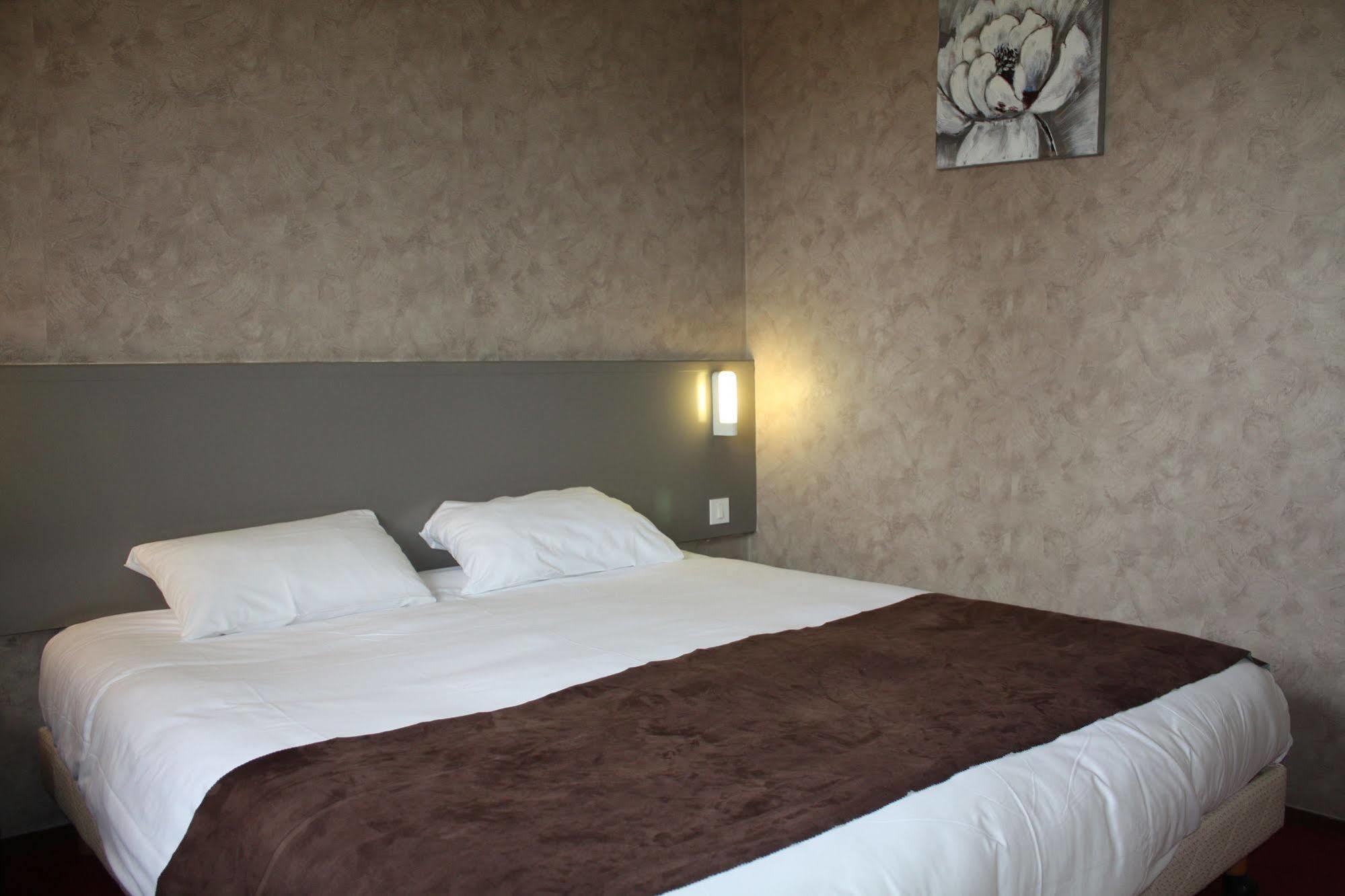 Brit Hotel Landivisiau Zewnętrze zdjęcie