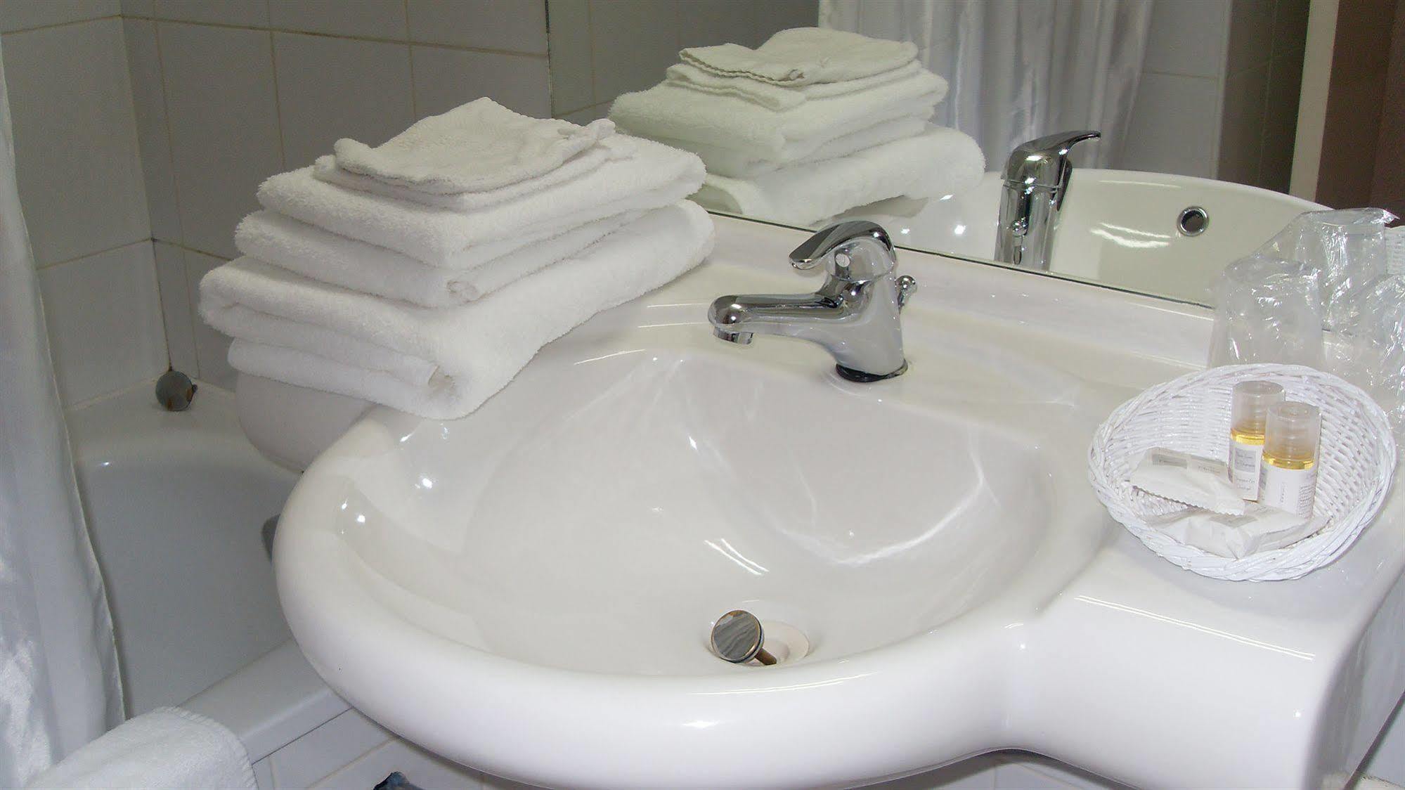 Brit Hotel Landivisiau Zewnętrze zdjęcie