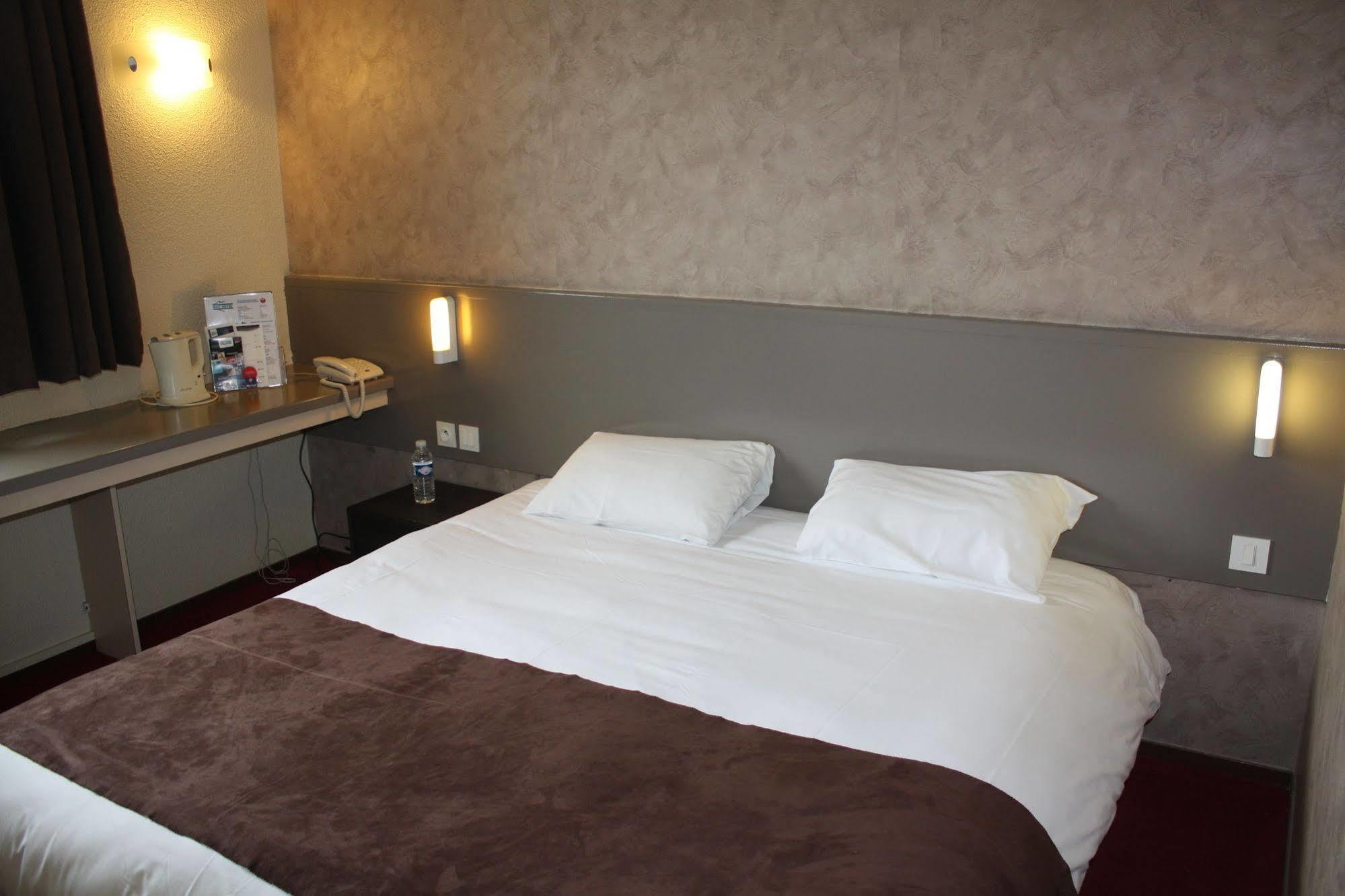 Brit Hotel Landivisiau Zewnętrze zdjęcie